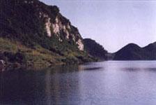 lake1.jpg (15859 bytes)