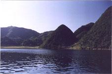 lake5.jpg (15014 bytes)